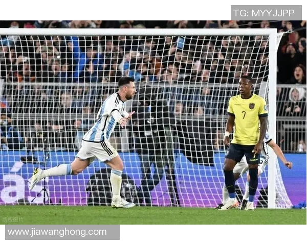 足球11大球星聚焦：重磅盘点足坛巨星的巅峰时刻与历史影响